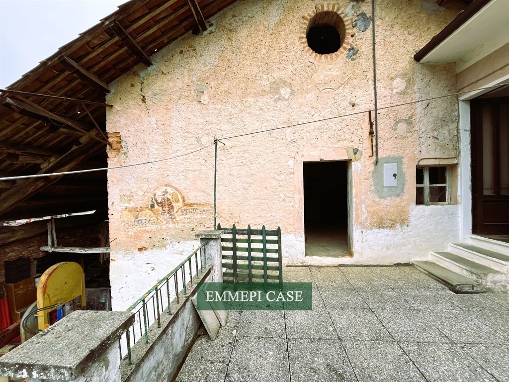Chiusa di Pesio (CN), rustico con terreno privato